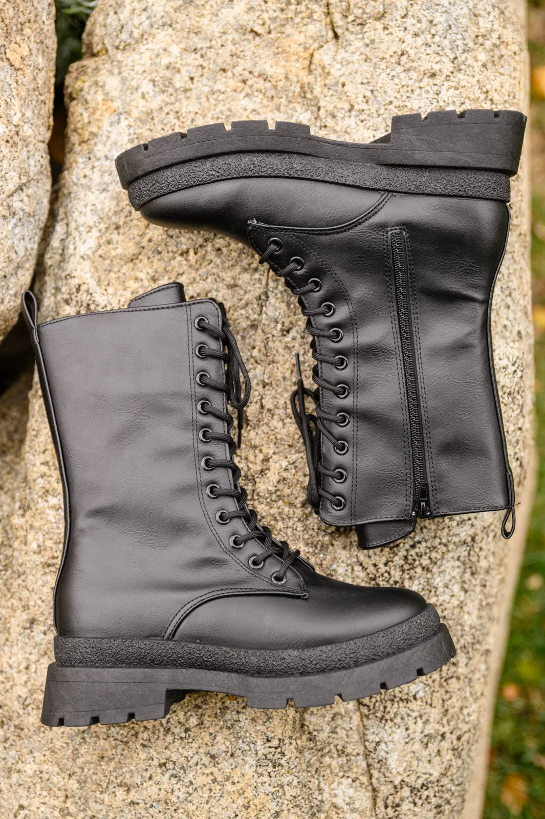 Fresh Feels Combat Boots In Black